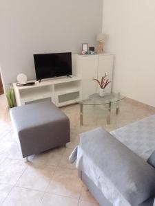 a living room with a tv and a table at MARTINA 2 in Bašanija