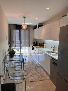 A kitchen or kitchenette at Kordon İstanbul Luxury House 3+1
