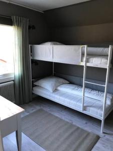Lliteres en una habitació de Schwedische Landidylle für die ganze Familie