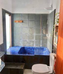 Ένα μπάνιο στο Vila dos Jasmins Casa