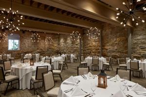 Craddock Terry Hotel, Lynchburg, a Tribute Portfolio Hotel餐厅或其他用餐的地方