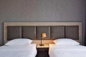 Postel nebo postele na pokoji v ubytování Moxy Tbilisi
