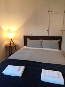 מיטה או מיטות בחדר ב-The 'Nook' - Cabin in the Tassie Wilderness!