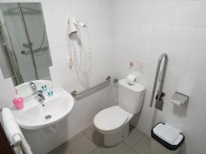 Ένα μπάνιο στο Hostal Petit Príncep +49 φωτογραφίες