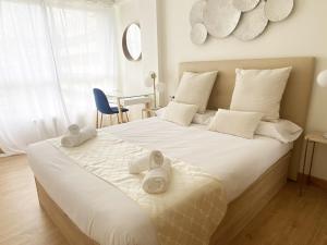 Postel nebo postele na pokoji v ubytování Paradise Luxurious apartment, free parking, 3 double rooms, 4 beds, terrace, jacuzzi, new