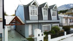 a house with a gambrel roof at CORTEZ CASA in Ushuaia