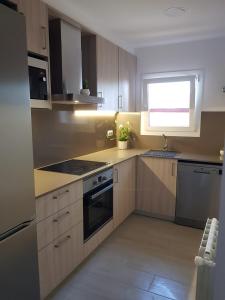 Kuchyň nebo kuchyňský kout v ubytování Apartaments L’ARC