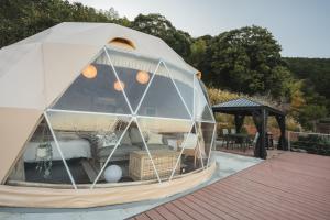 a iguana tent on top of a wooden deck at 伊豆Cocoグランピングリゾート in Ito
