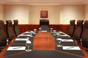 a conference room with a long table and chairs at Le Meridien Towers Makkah in Makkah