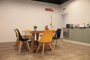 a kitchen with a dining room table and chairs at M Pods Malaga in Málaga