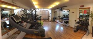 Spordikeskus ja/või sportimisvõimalused majutusasutuses Hotel Caesar Residence & SPA