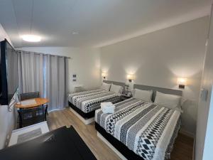 Posteľ alebo postele v izbe v ubytovaní Destination Inn Cache Creek