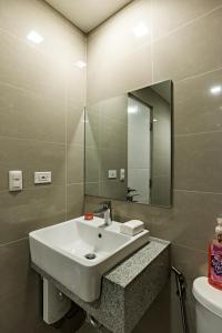 Koupelna v ubytování Modern 1BR in Uptown BGC