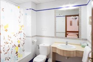 Kúpeľňa v ubytovaní Hotel Oasis Atalaya + 37 fotografií