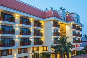 una vista exterior de un hotel en Cheathata CTS Hotel Siem Reap, en Siem Reap