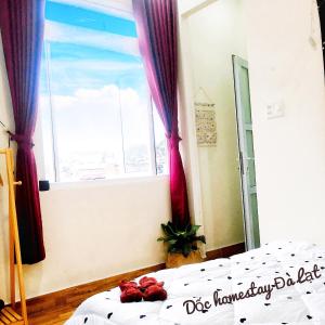 Postel nebo postele na pokoji v ubytování Dốc homestay Đà Lạt