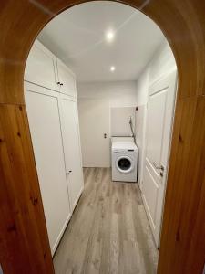 a bathroom with a washer and dryer in a room at FeWo Eich im Emsland in Langen