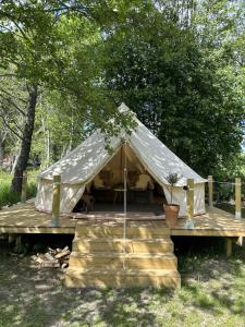 Zahrada ubytování Glampingtält, privat område, 3 mil utanför Örebro
