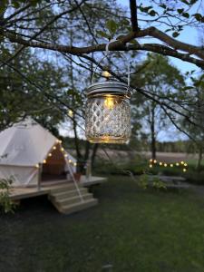 Zahrada ubytování Glampingtält, privat område, 3 mil utanför Örebro