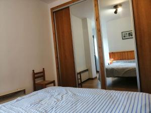 a bedroom with a bed and a mirror and a bedroom at Planta baja tranquila Besiberri 11 in Pla de l'Ermita