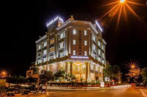 a large building with lights on it at night at The Moment - Quang Anh Hotel Vũng tàu in Vung Tau