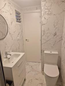 Kúpeľňa v ubytovaní Lux Studio + 10 fotografií