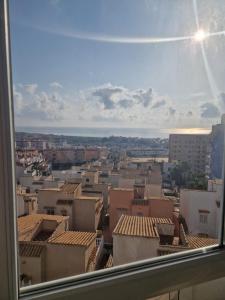 Nespecifikovaný výhled na destinaci Torrevieja nebo výhled na město při pohledu z apartmánu