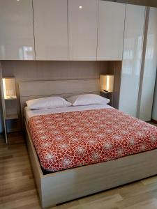 a bed in a bedroom with white cabinets at casArancia in Rome