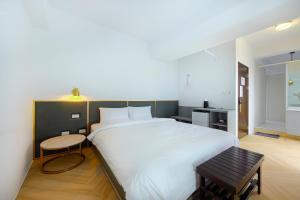 Een bed of bedden in een kamer bij 自在緣精品民宿