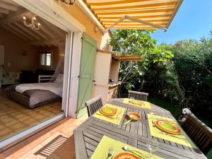 Balkón nebo terasa v ubytování Bastide du Levant - 50m plage - Rez de jardin