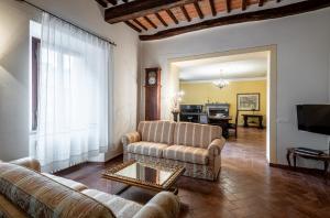 a living room with two couches and a television at La casa in piazza in Panicale
