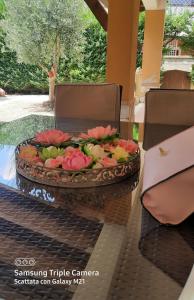 a large bowl of flowers on a table at Villa Gio' in Casa Francesi