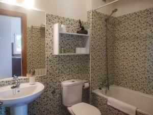 Koupelna v ubytování Apartamentos Corona + 27 fotografií