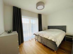 Postel nebo postele na pokoji v ubytování NEW family friendly home with terrace+free parking