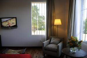 a living room with a chair and a window at Hotel Hostal del Espinillo in Dolores