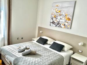 Un pat sau paturi într-o cameră la Apartments Villa Ida