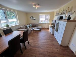 Kuchyň nebo kuchyňský kout v ubytování Kugelbake Bantje Wohnung 2