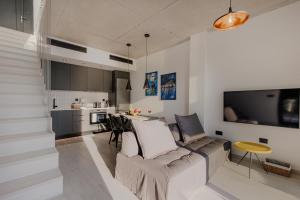 a living room with a couch and a kitchen at Villa Varco in Paleros