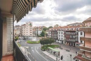 a view from a balcony of a city with a fountain at Apartamento Miramar in Hondarribia