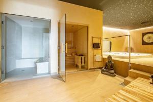 Fotografia z galérie ubytovania 14 Modern apt with terrace & sea view, gym, jacuzzi spa Duquesa, Manilva v destinácii Castillo de Sabinillas
