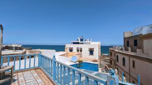 Výhled na bazén z ubytování 4 bed boutique riad, 4 floors all to yourself, Atlantic Ocean terrace nebo okolí