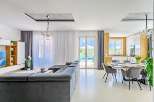 Φωτογραφία από το άλμπουμ του Luxury Stone villa with pool - Briševo σε Briševo