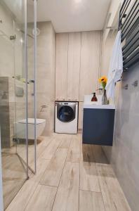 a bathroom with a sink and a washing machine at Taboo by Housine in Zator