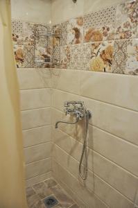 Ένα μπάνιο στο Cozy Mansard Condo, enjoy both - beach and center