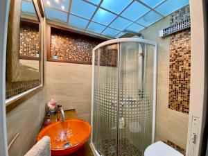 Koupelna v ubytování Kineta luxury House