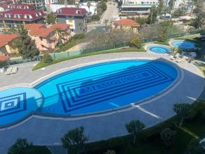 een afbeelding van een zwembad in een resort bij Kestel Armani Deluxe for a dream life in Alanya