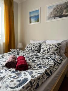 a bed with two red towels on top of it at Willa Piano in Krynica Morska