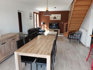 Kuchyňa alebo kuchynka v ubytovaní Maison des Pins