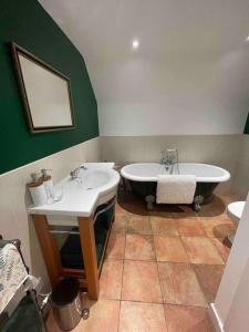 Koupelna v ubytování Watherston Farm Cottage