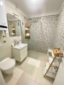 Ett badrum på Studio Apartment Rosa Krk